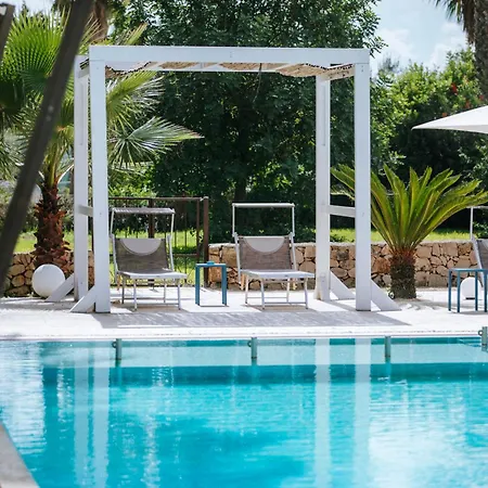 住宿加早餐酒店 Masseria La Tofala Benessere & 4*